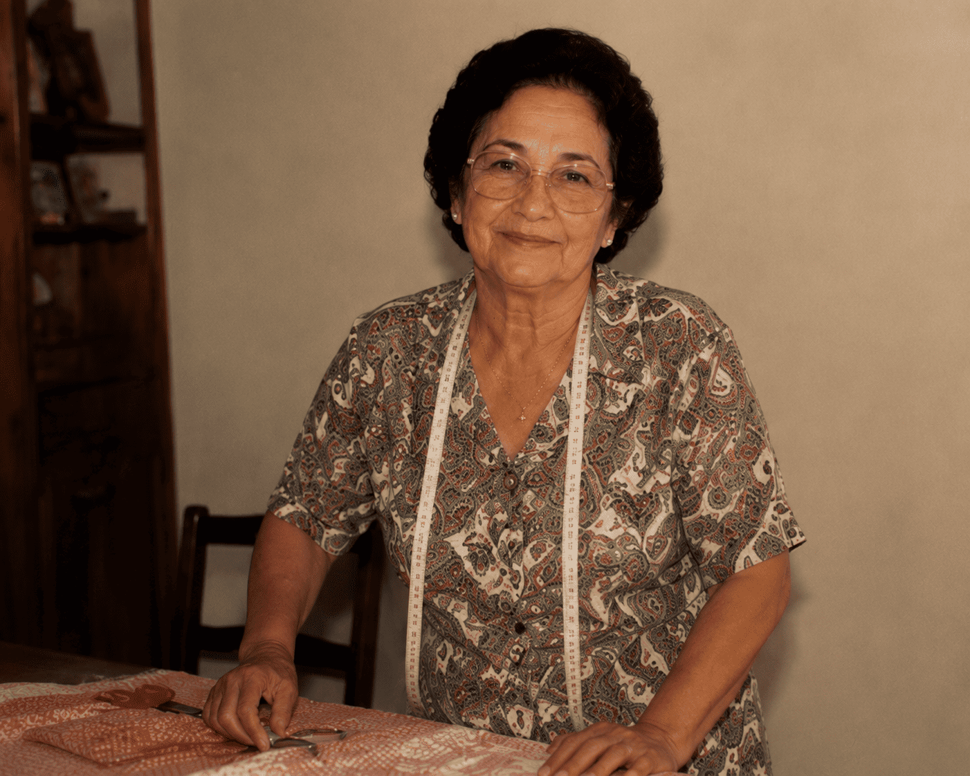Continuou à costurar mesmo depois de aposentada.